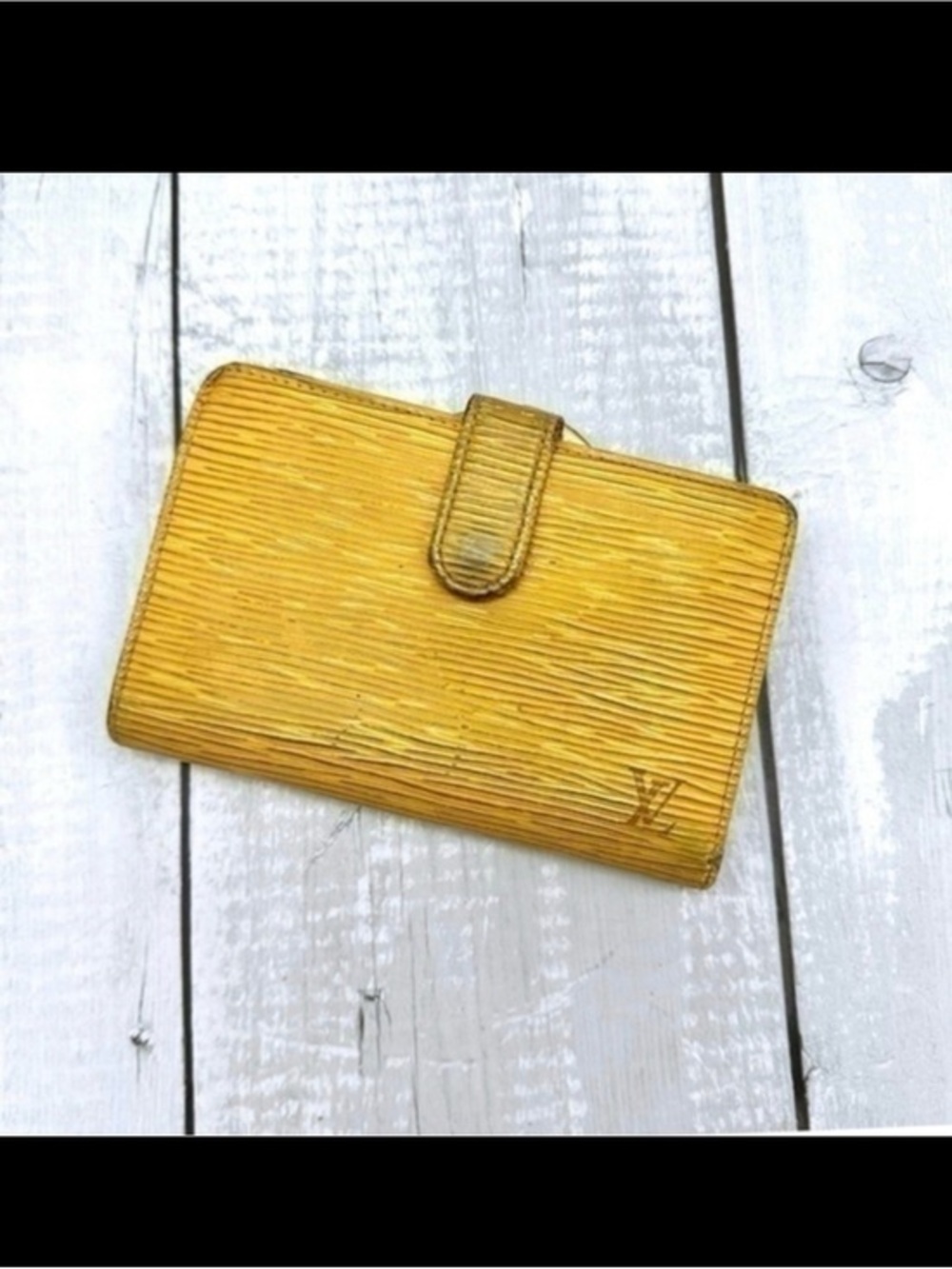 AUTHENTIC Louis Vuitton Epi Leather French Purse Wallet. Tassel yellow.